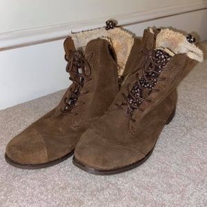 Brown fleece Toms booties